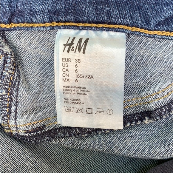 H&M MAMA Denim Shorts - Picture 3 of 4